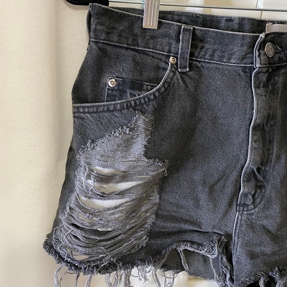 First Of A Kind / Lee Distressed Denim Shorts - Picture 6 of 6